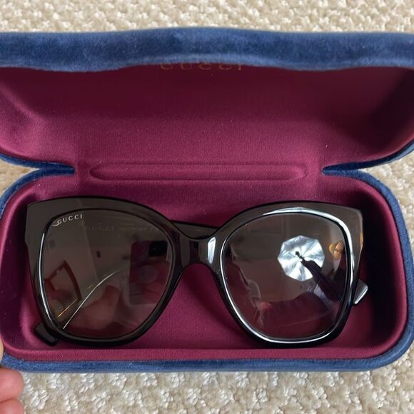 Gucci Tortoise Shell Sunglasses with Case - Picture 7 of 7